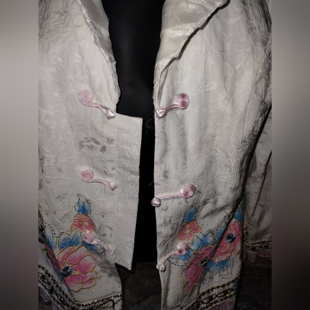 Soft white floral jacket with pink lace cuffs and hem, clasps in front - Picture 2 of 8